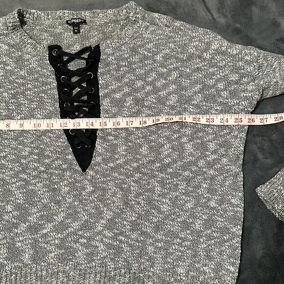 Express Lace Up V Neck Grey Sweater Size Large - Picture 4 of 8